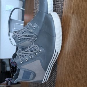 Tretorn waterproof chelsea boots sz 9.5